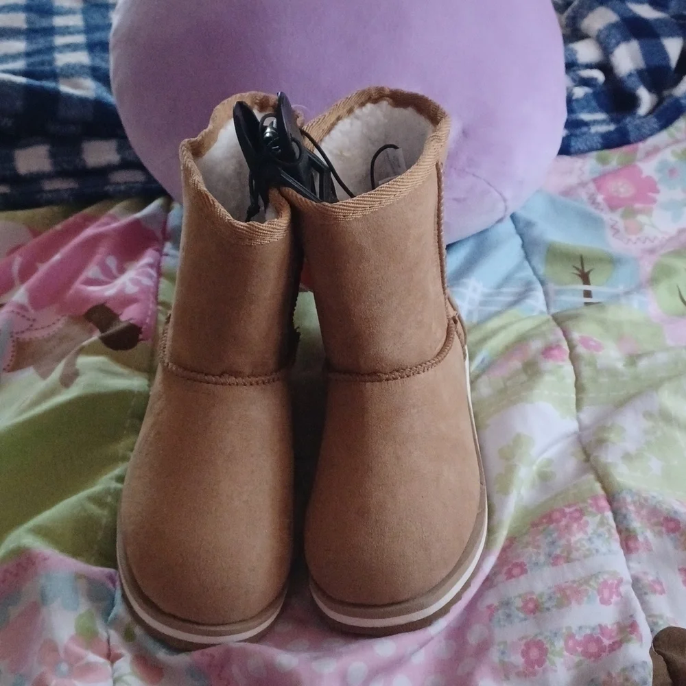 Girl's  boots